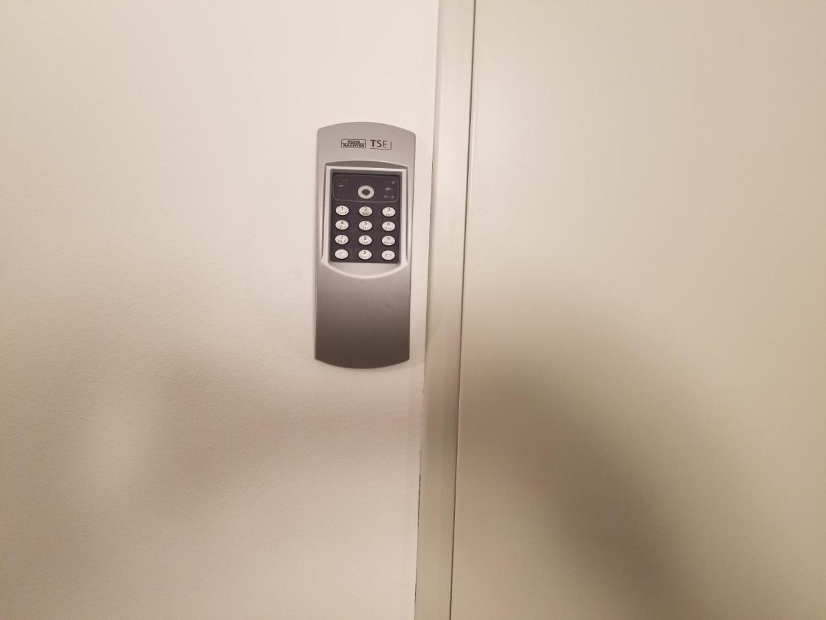 Global Apt *